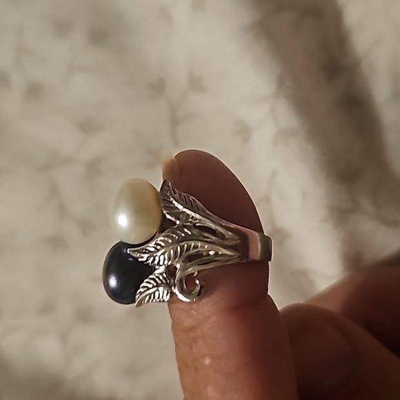 Sterling and pearl ring - Picture 2 of 3